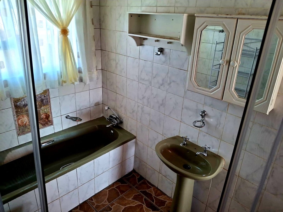 5 Bedroom Property for Sale in Mdantsane Nu 17 Eastern Cape